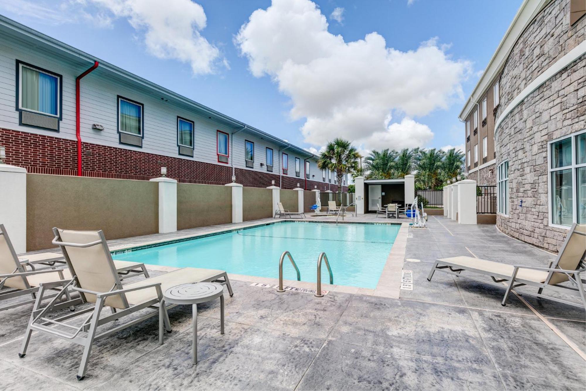 Holiday Inn Express Hotel & Suites Clute-Lake Jackson By Ihg Exteriör bild