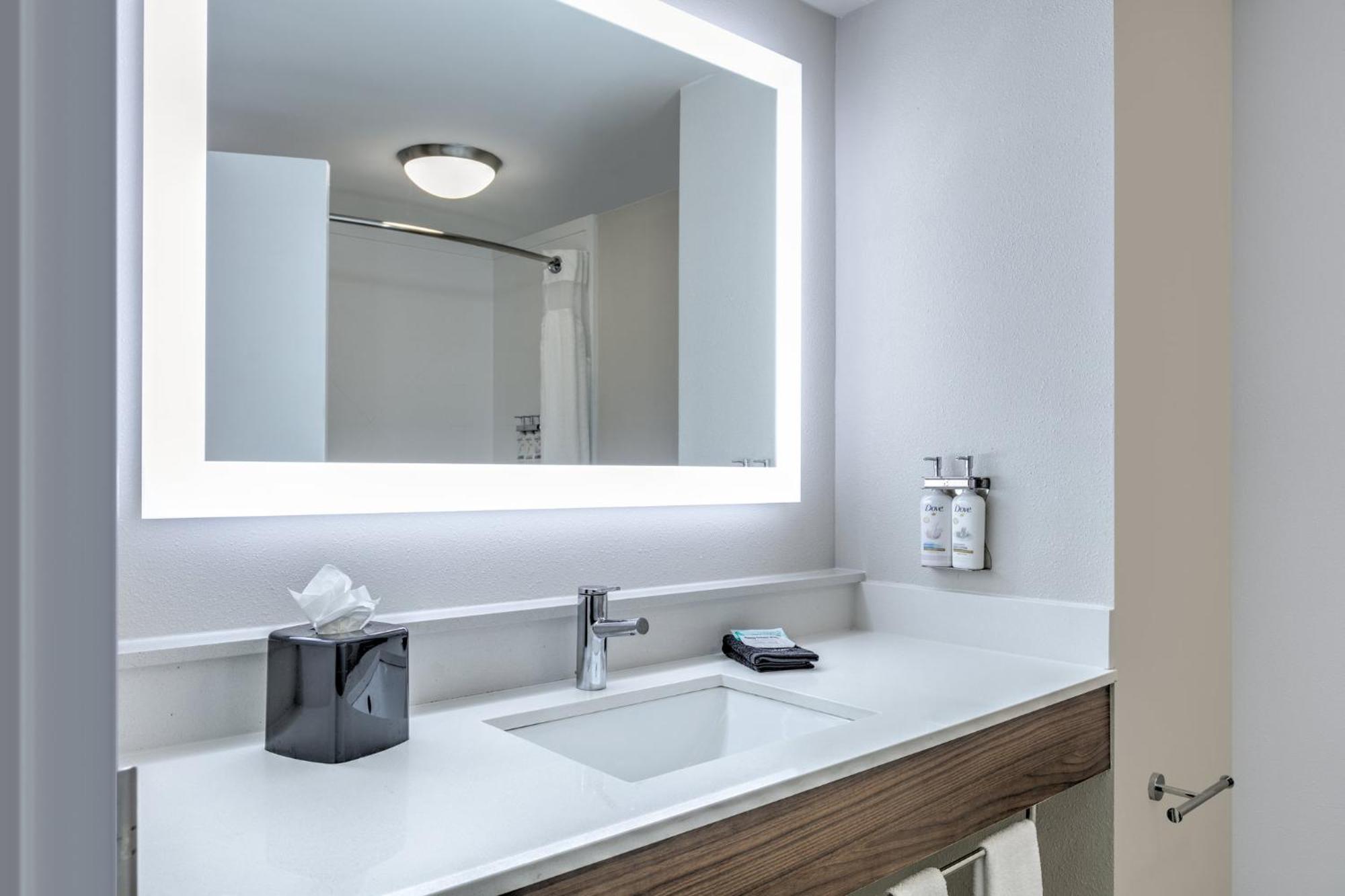 Holiday Inn Express Hotel & Suites Clute-Lake Jackson By Ihg Exteriör bild