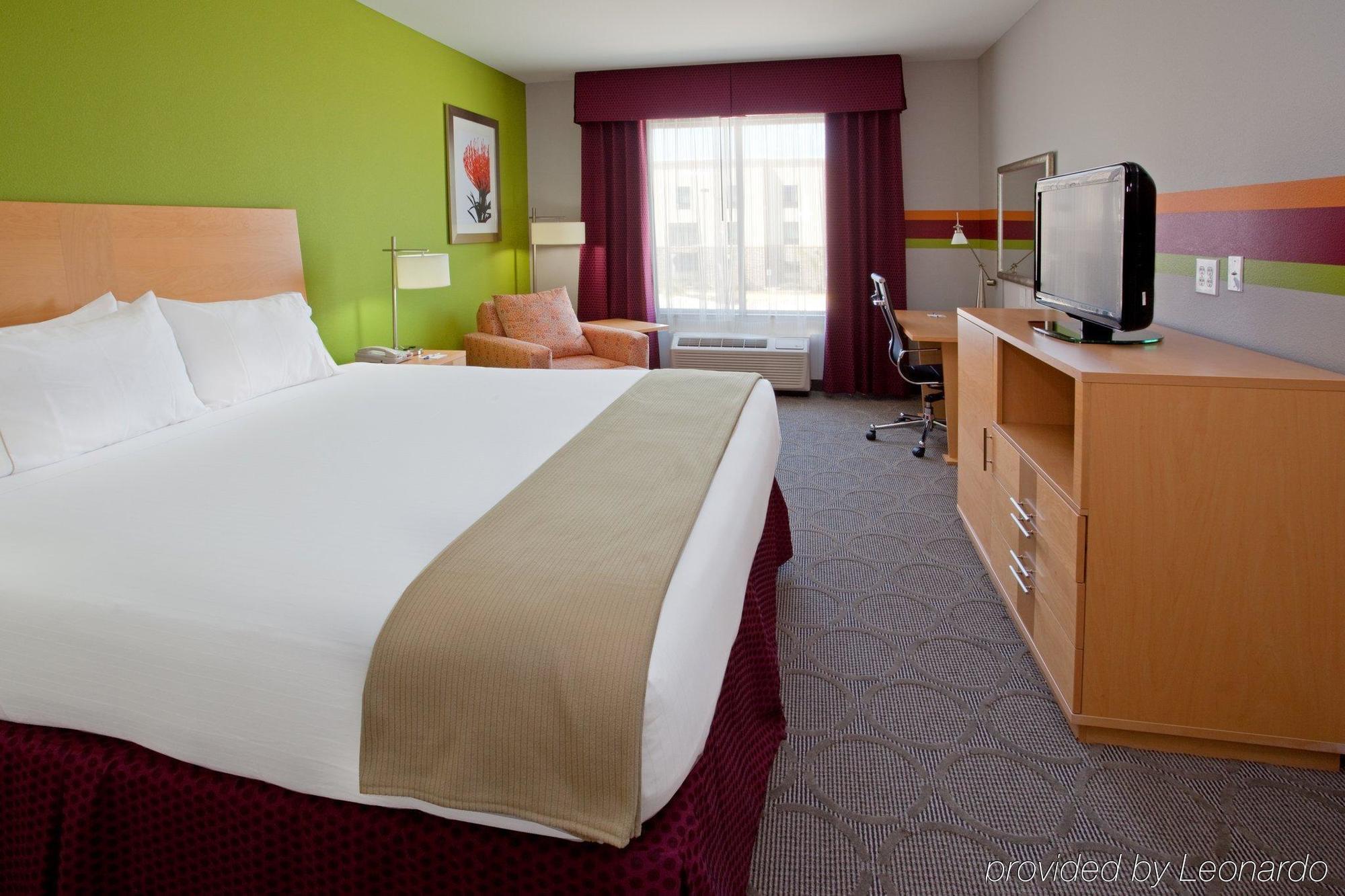 Holiday Inn Express Hotel & Suites Clute-Lake Jackson By Ihg Rum bild